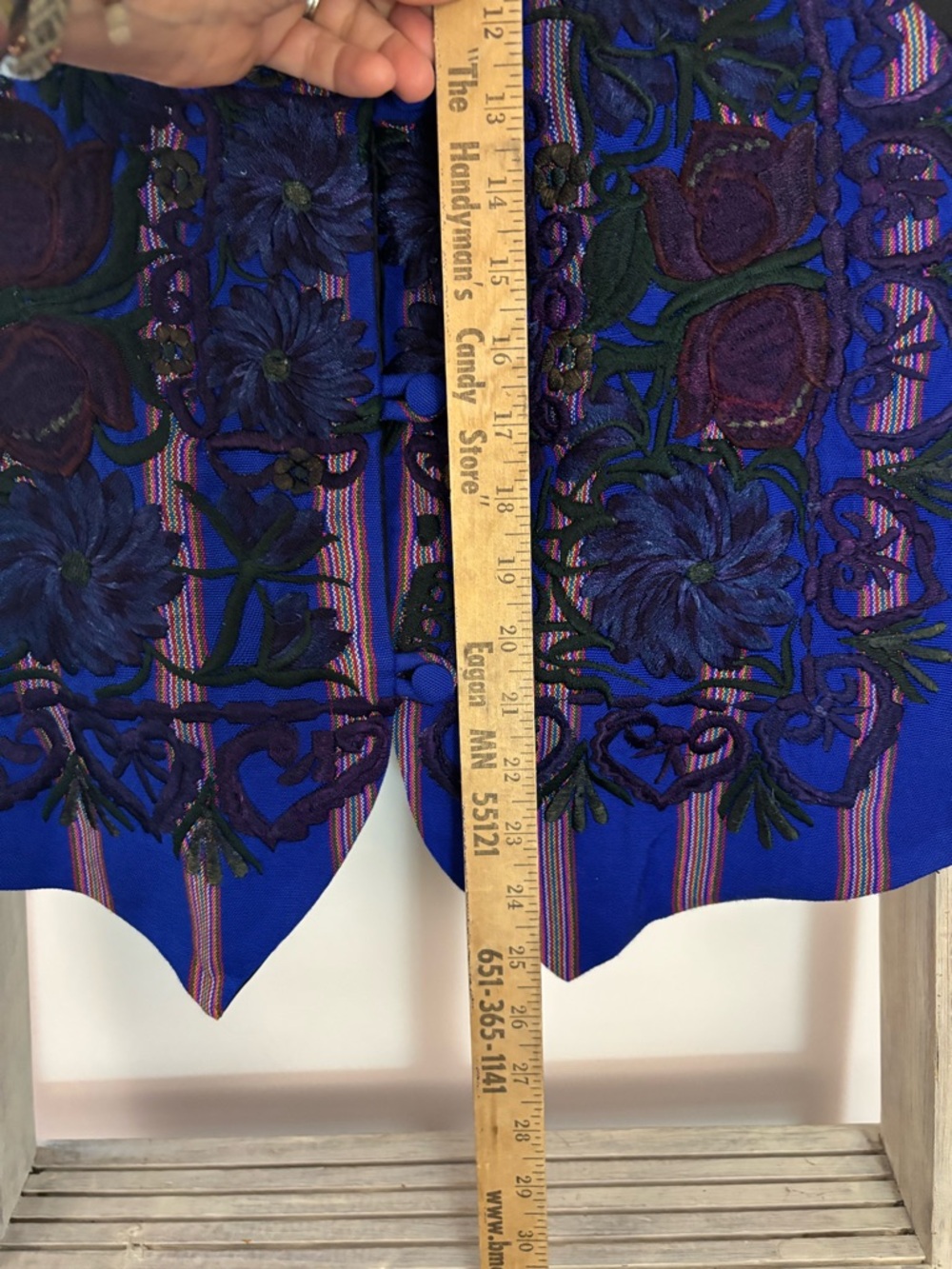Tenango womens large Hand-Embroidered Vest, global village, Boho Festival, 90’s - Picture 11 of 12